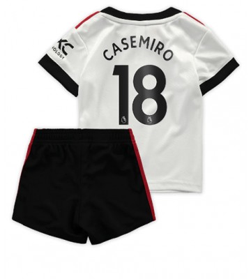 Manchester United Casemiro #18 babykläder Bortatröja barn 2022-23 Korta ärmar (+ Korta byxor)